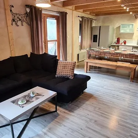 Chalet De 3 Chambres Avec Terrasse Amenagee Et Wifi A Chalet Orlu