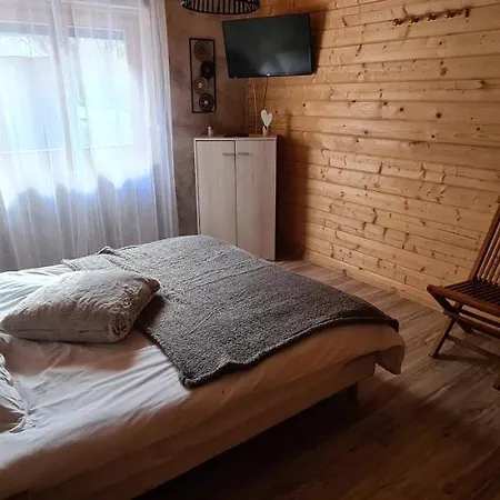 Chalet De 3 Chambres Avec Terrasse Amenagee Et Wifi A Chalet