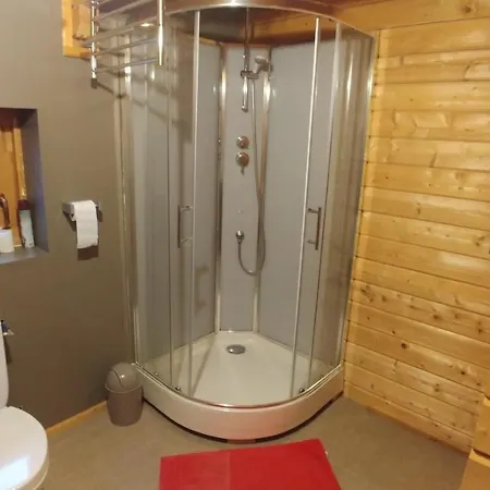 Chalet De 3 Chambres Avec Terrasse Amenagee Et Wifi A Chalet *