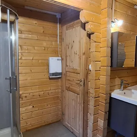 Chalet De 3 Chambres Avec Terrasse Amenagee Et Wifi A Chalet Orlu