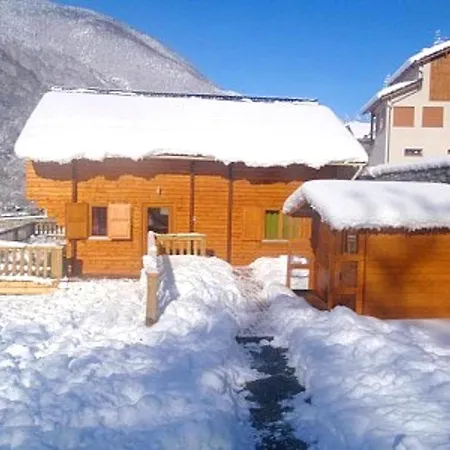 Chalet De 3 Chambres Avec Terrasse Amenagee Et Wifi A Chalet Orlu